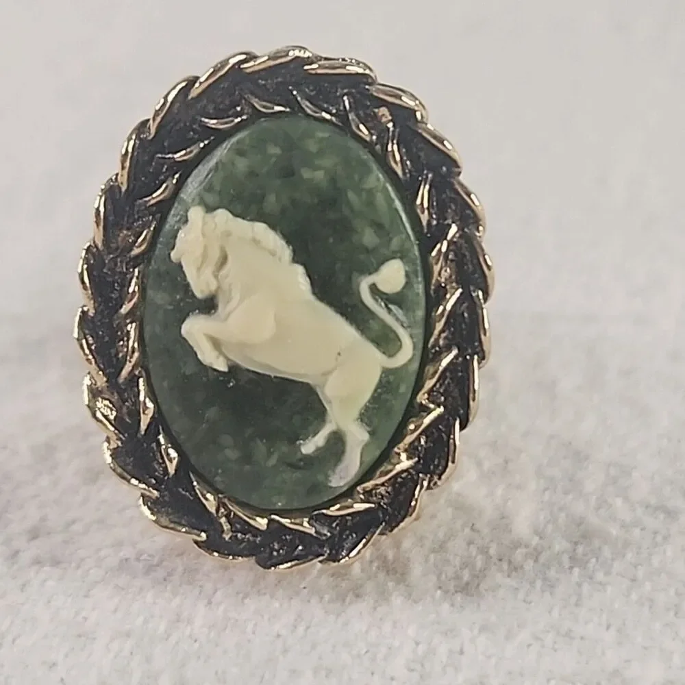 Cufflinks & Tie Clip Cameo Horse Gold Tone With Mesh Wrap Around Strap Vintage